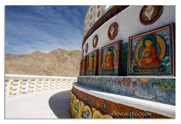 Detalle de las decoraciones de la Stupa de Leh