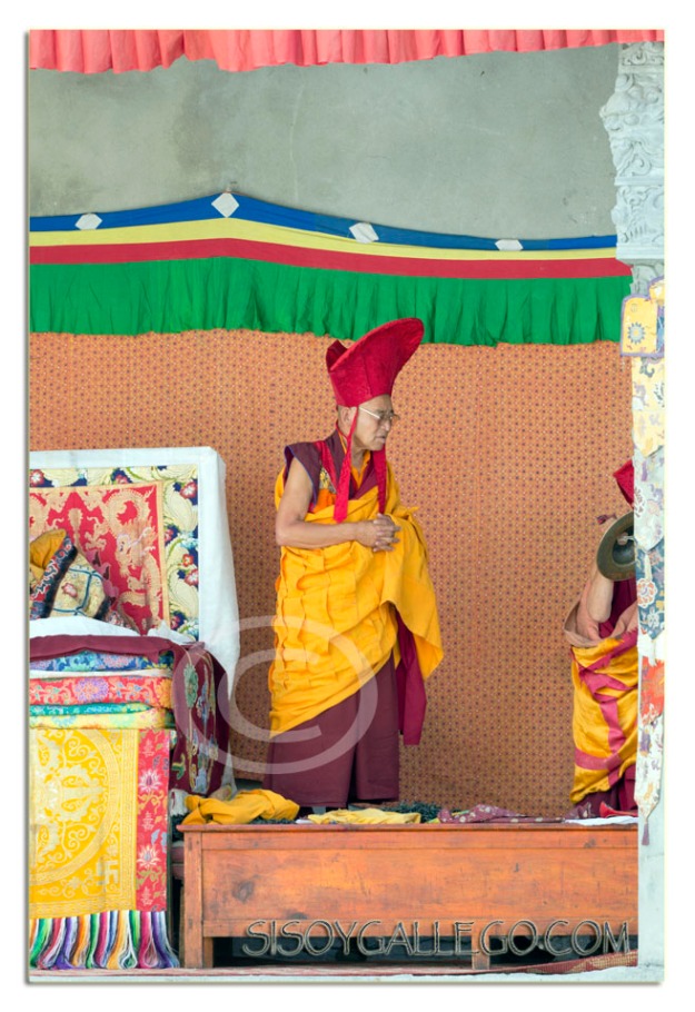 Iniciando el festival budista tibetano